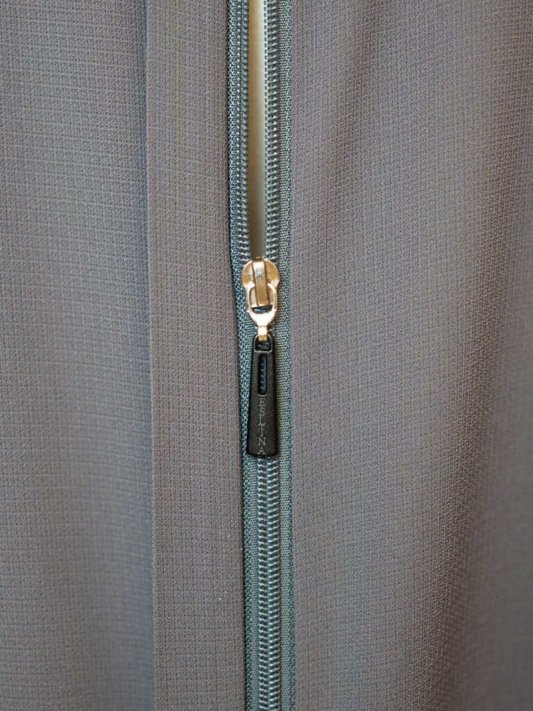 Full-length front zip on a Turkish abaya
