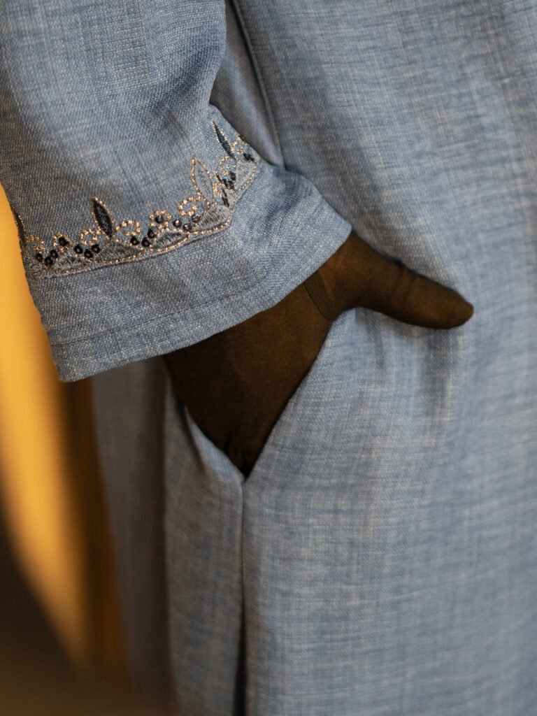 Side pocket on the blue İNCİ abaya