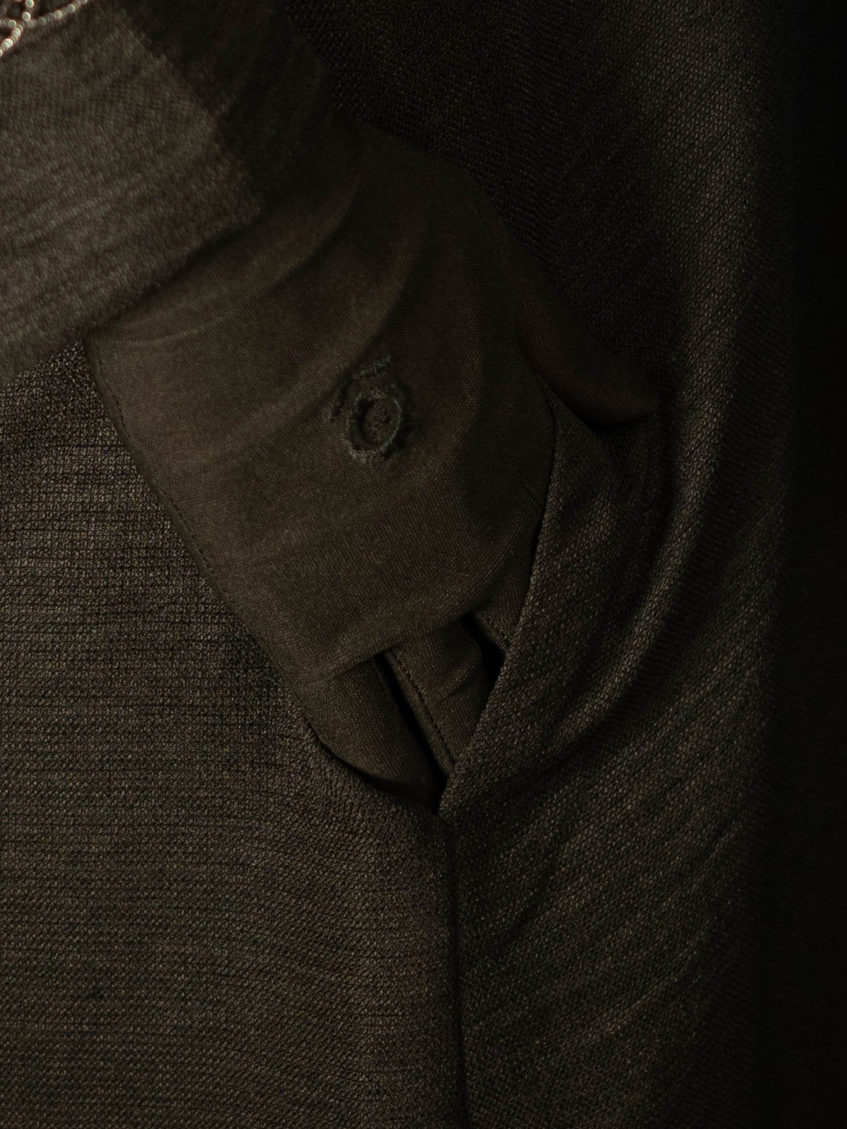 Black İNCİ embroidered Turkish abaya, side pocket close-up