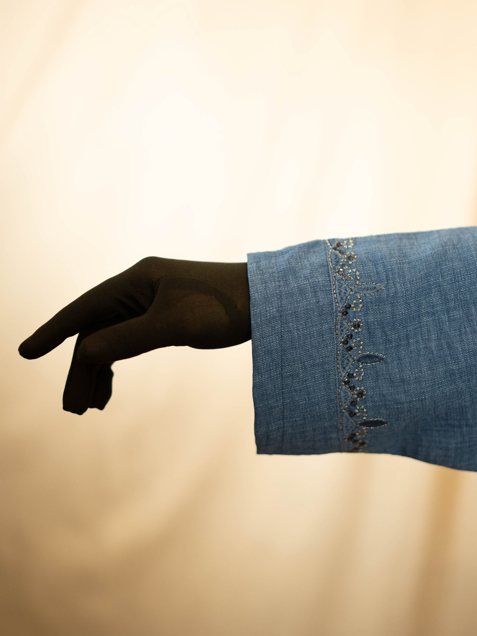 Blue İNCİ embroidered Turkish abaya, embroidered sleeve cuff close-up