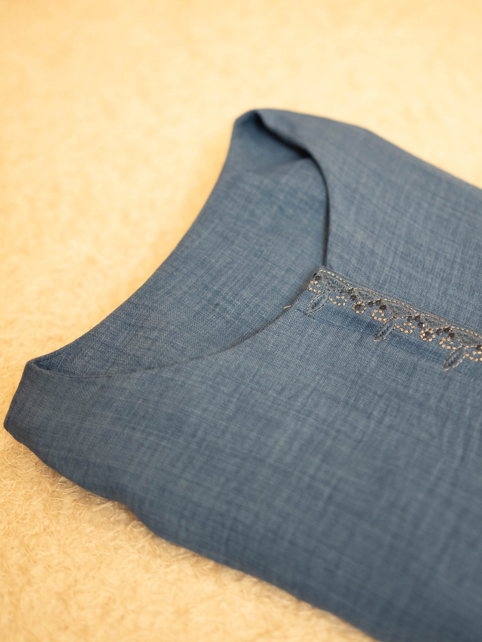 Blue İNCİ embroidered Turkish abaya, embroidered neckline close-up