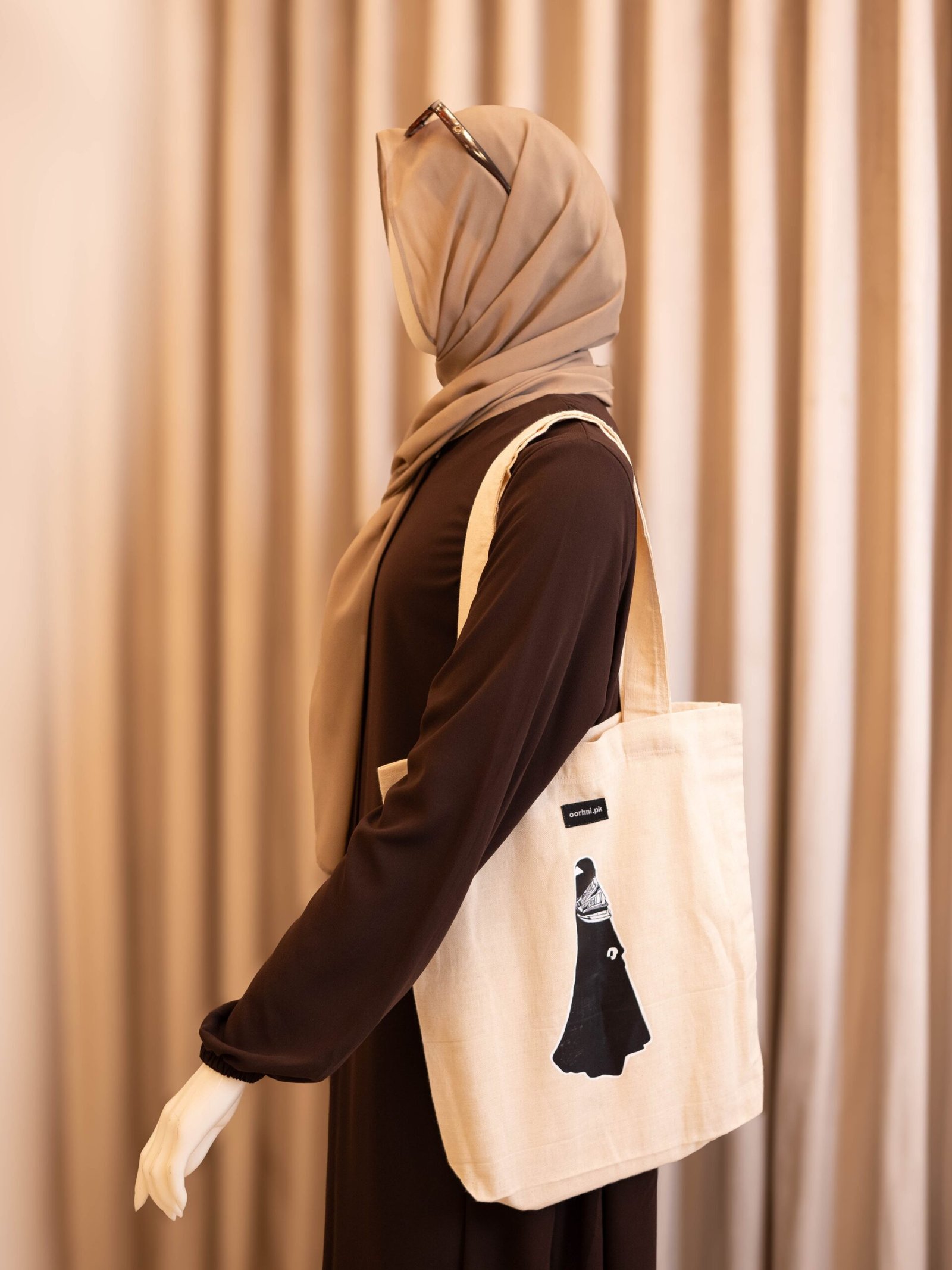 Brown Selma everyday Turkish abaya in matte nida, side view styled with an oorhni tote bag