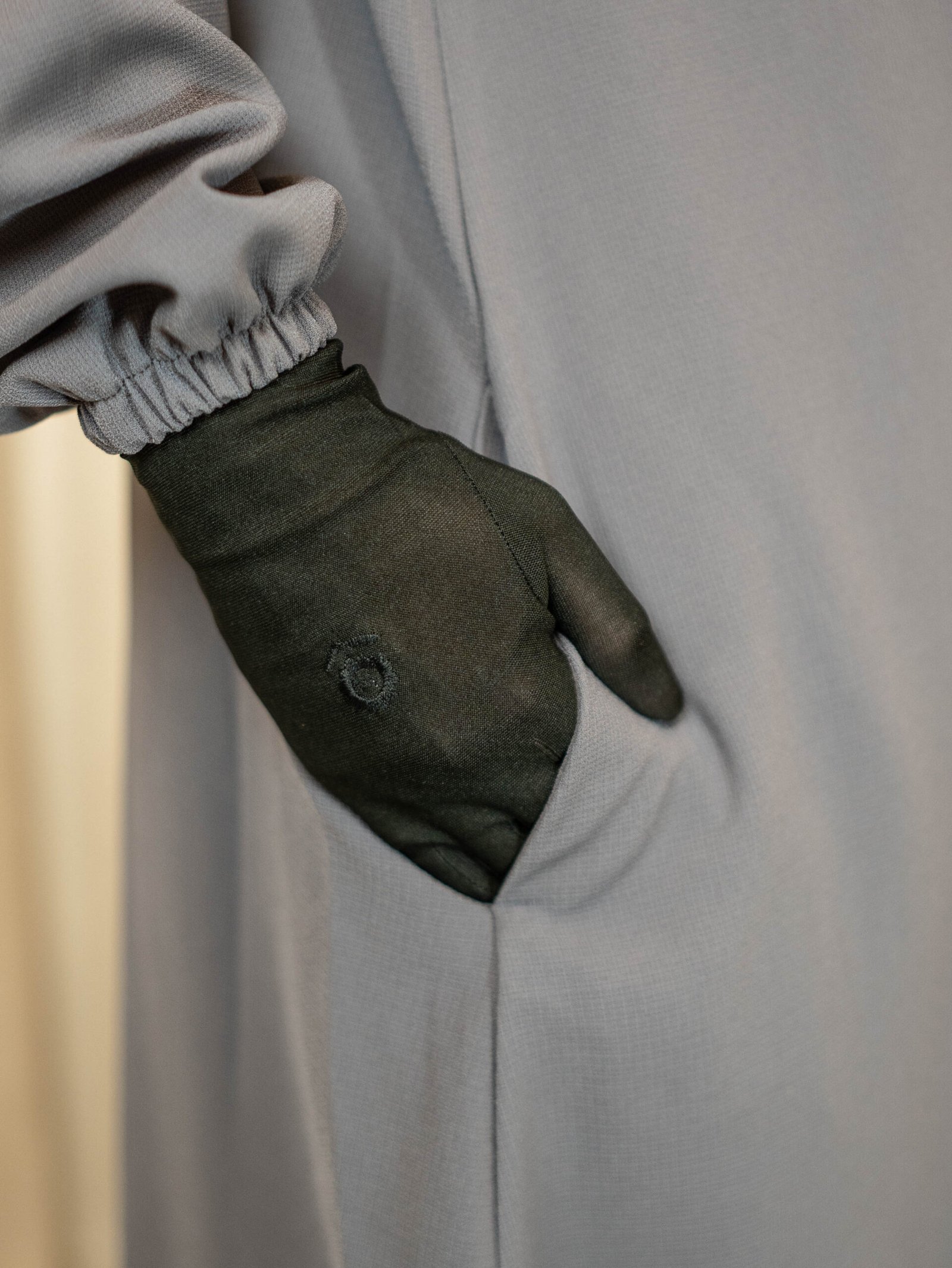 Grey Selma Winter Turkish abaya in waffle-weave cotton, hand in the side pocket